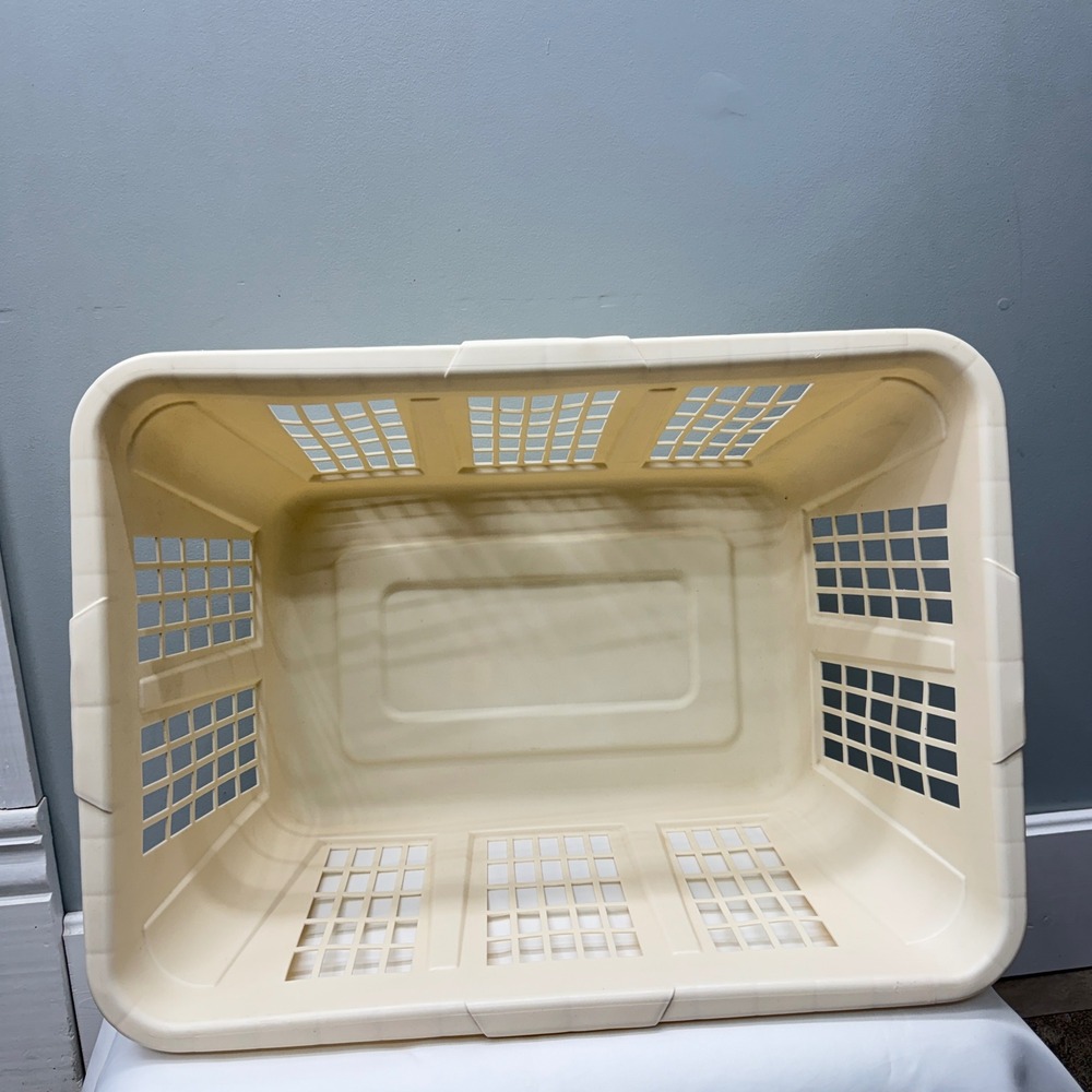 Vintage Rubbermaid‎ 2965 Almond Cream Plastic Laundry Basket 22.5x16.25x10.75